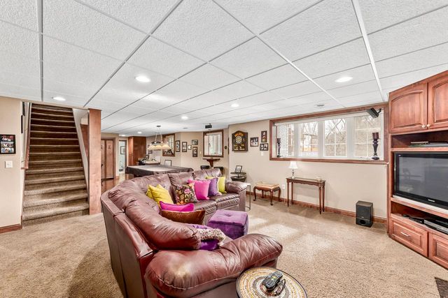 14445 W Meadowshire DRIVE, New Berlin, WI 53151