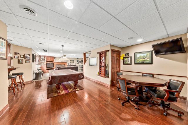 14445 W Meadowshire DRIVE, New Berlin, WI 53151