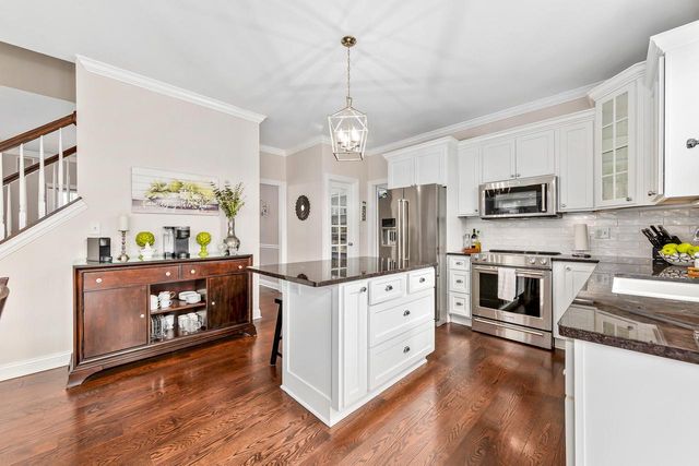 14445 W Meadowshire DRIVE, New Berlin, WI 53151
