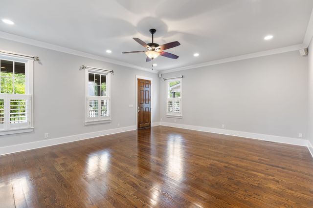 1917 Warfield Dr, Nashville, TN 37215