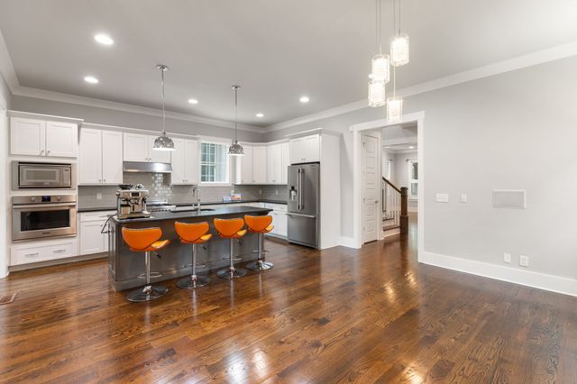 1917 Warfield Dr, Nashville, TN 37215