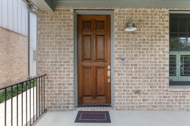 1917 Warfield Dr, Nashville, TN 37215