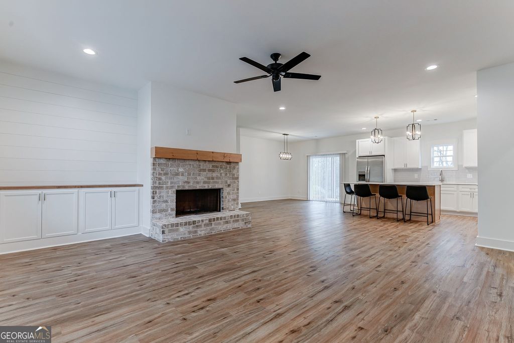 552 Clayton Street, Commerce, GA 30529 — photo 2
