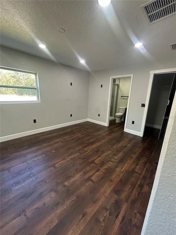 1111 SE 6TH AVENUE, Gainesville, FL 32601