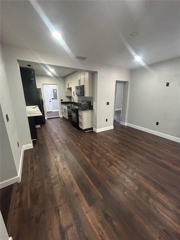 1111 SE 6TH AVENUE, Gainesville, FL 32601