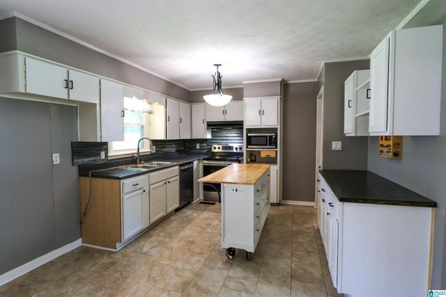 904 RIDGE DRIVE, Weaver, AL 36277