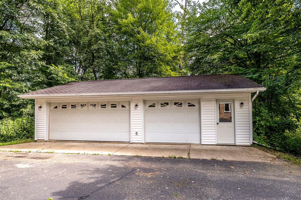 Image 4 of property listing at N6988 Torgerson Road, Black River Falls, WI 54615