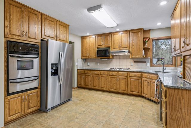 230 Plainview Drive, River Falls, WI 54022