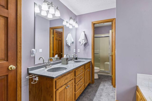 230 Plainview Drive, River Falls, WI 54022