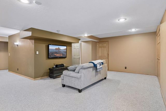 230 Plainview Drive, River Falls, WI 54022