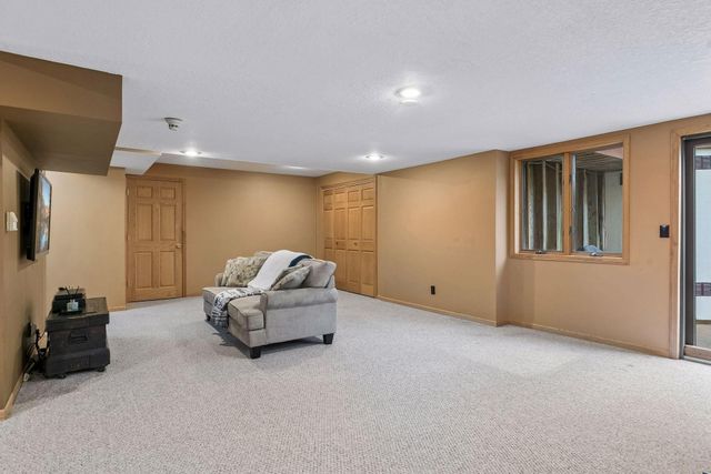 230 Plainview Drive, River Falls, WI 54022