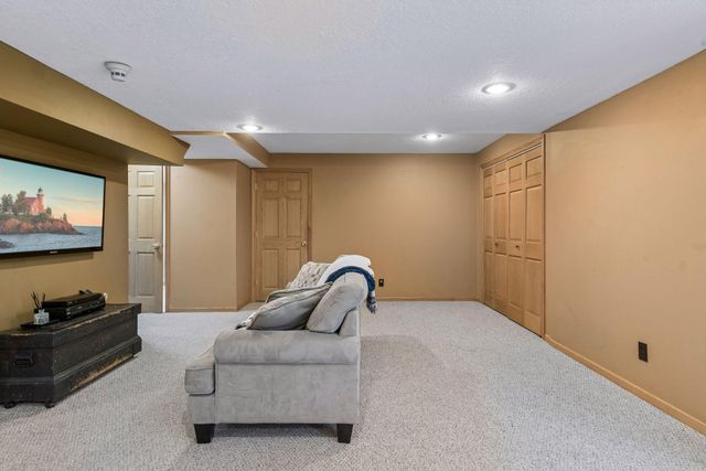 230 Plainview Drive, River Falls, WI 54022