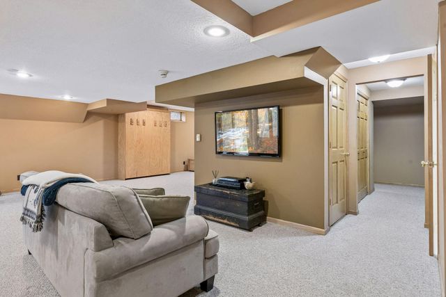230 Plainview Drive, River Falls, WI 54022