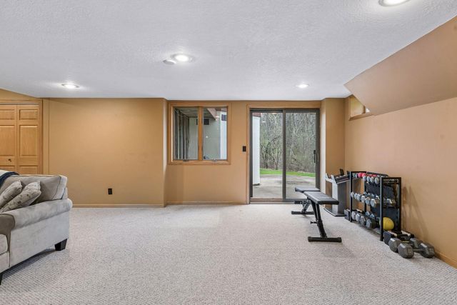 230 Plainview Drive, River Falls, WI 54022
