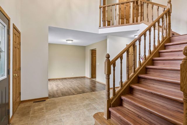 230 Plainview Drive, River Falls, WI 54022