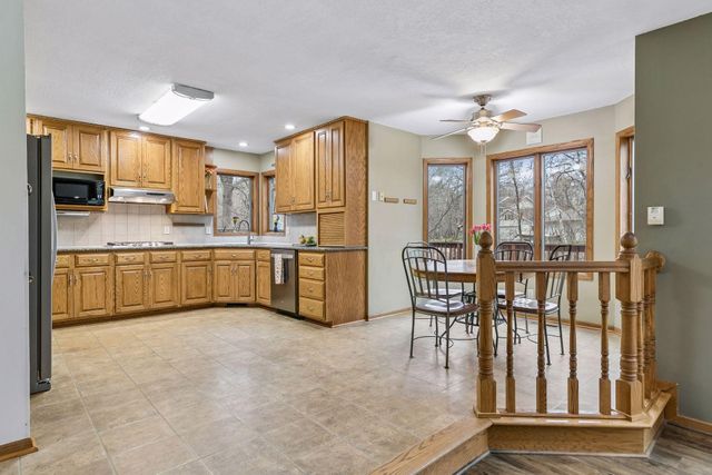 230 Plainview Drive, River Falls, WI 54022