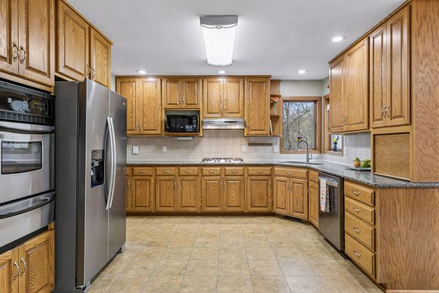 230 Plainview Drive, River Falls, WI 54022