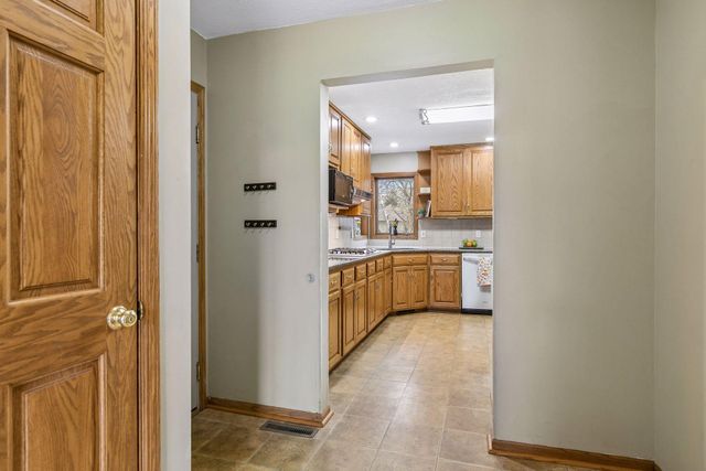230 Plainview Drive, River Falls, WI 54022