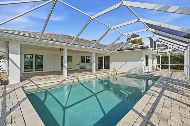 380 Conners AVE, Naples, FL 34108