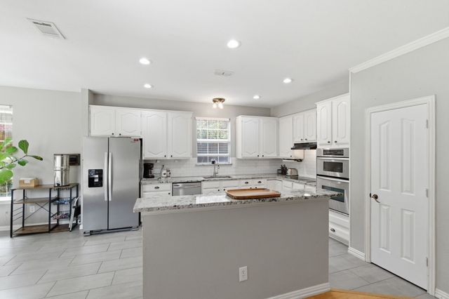 3528 Creekside Court, Bedford, TX 76021