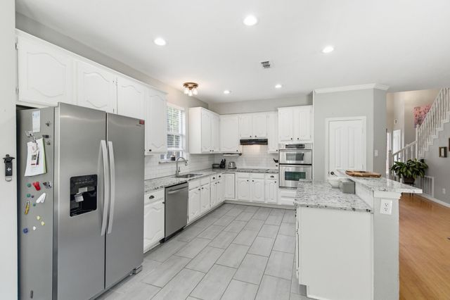 3528 Creekside Court, Bedford, TX 76021