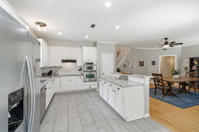 3528 Creekside Court, Bedford, TX 76021