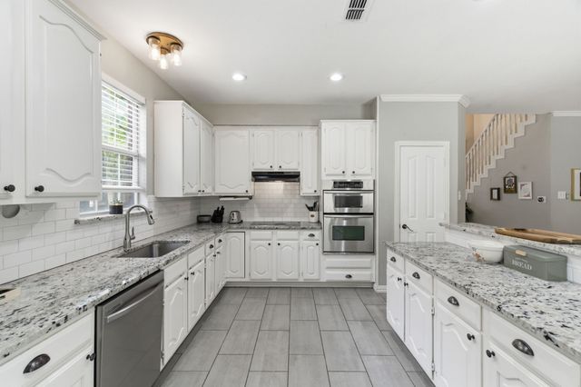 3528 Creekside Court, Bedford, TX 76021