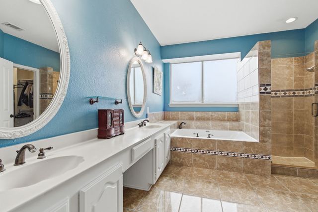 3528 Creekside Court, Bedford, TX 76021