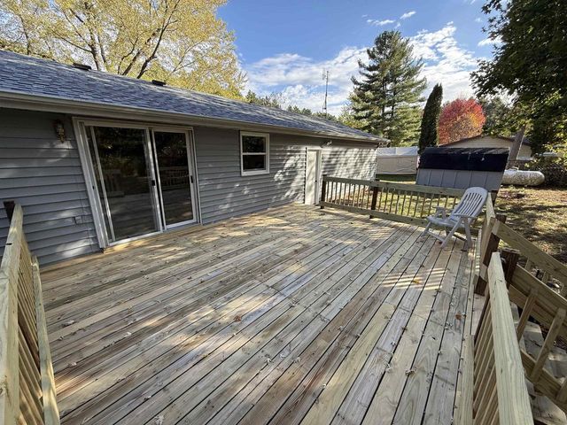 N2089 Shadow Road, Waupaca, WI 54981