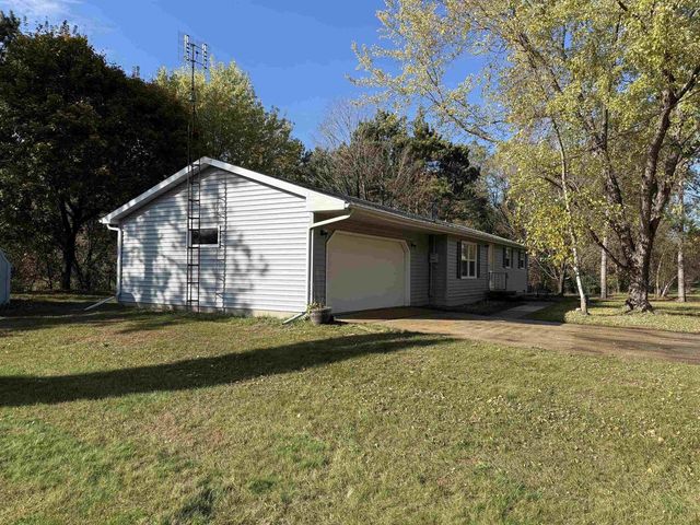N2089 Shadow Road, Waupaca, WI 54981