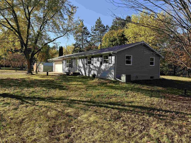 N2089 Shadow Road, Waupaca, WI 54981