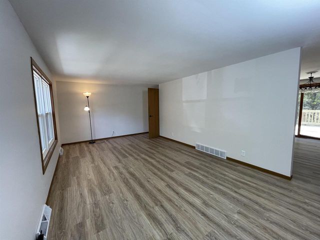 N2089 Shadow Road, Waupaca, WI 54981