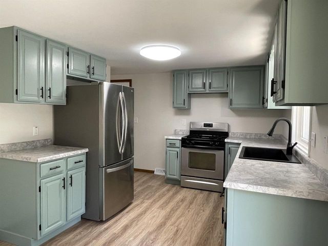 N2089 Shadow Road, Waupaca, WI 54981