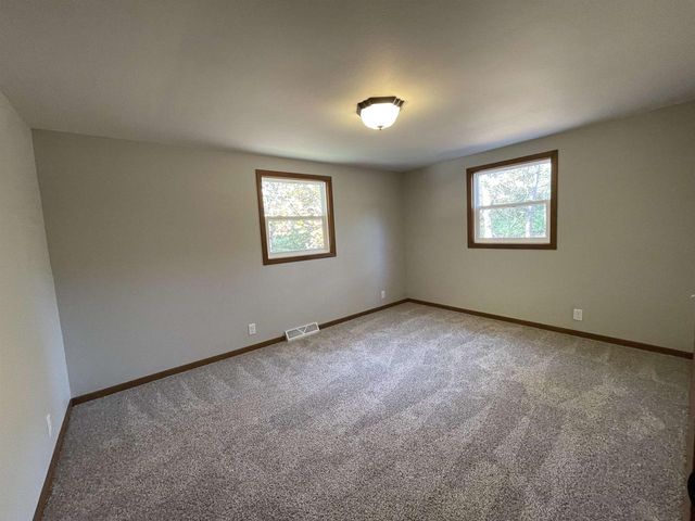 N2089 Shadow Road, Waupaca, WI 54981