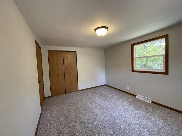 N2089 Shadow Road, Waupaca, WI 54981