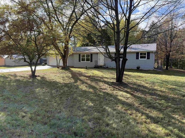 N2089 Shadow Road, Waupaca, WI 54981