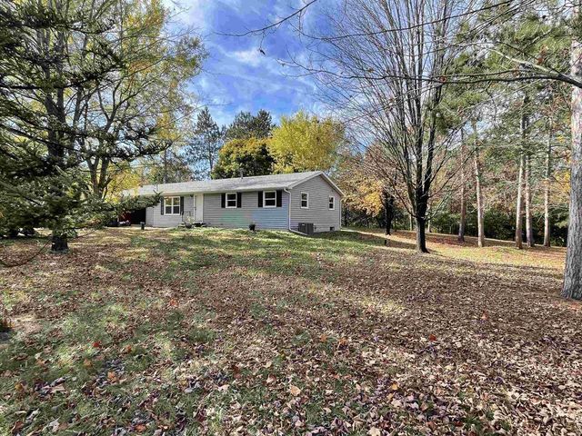 N2089 Shadow Road, Waupaca, WI 54981
