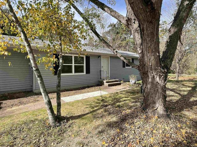 N2089 Shadow Road, Waupaca, WI 54981
