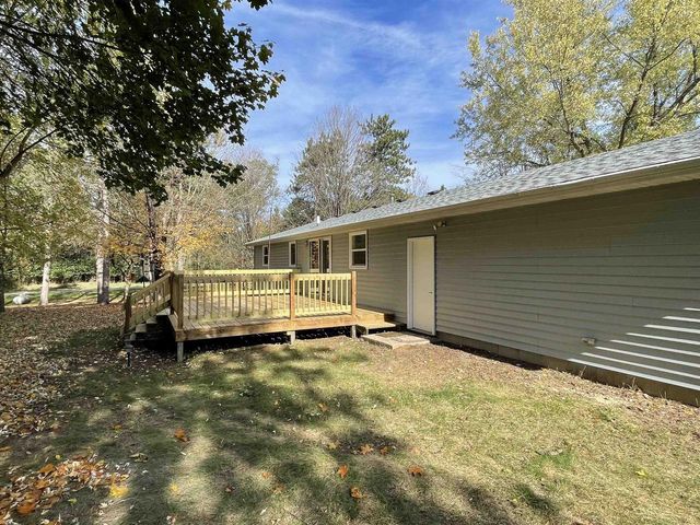 N2089 Shadow Road, Waupaca, WI 54981