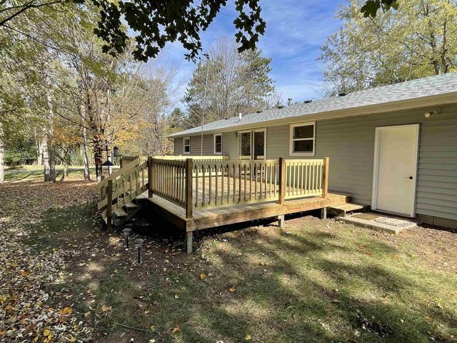 N2089 Shadow Road, Waupaca, WI 54981