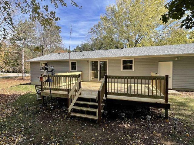 N2089 Shadow Road, Waupaca, WI 54981