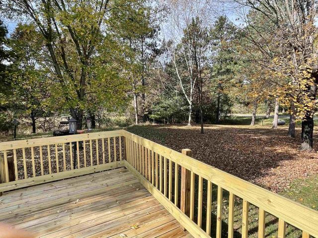 N2089 Shadow Road, Waupaca, WI 54981