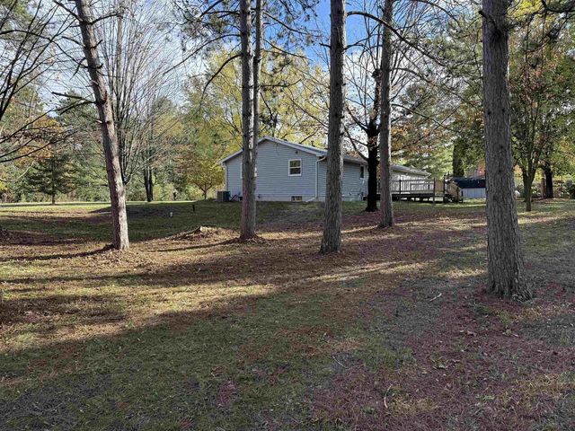 N2089 Shadow Road, Waupaca, WI 54981
