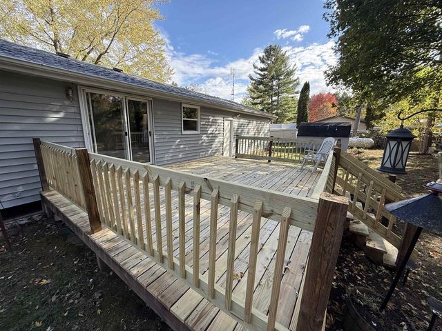 N2089 Shadow Road, Waupaca, WI 54981