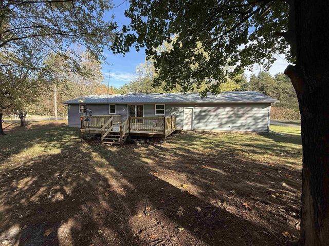 N2089 Shadow Road, Waupaca, WI 54981