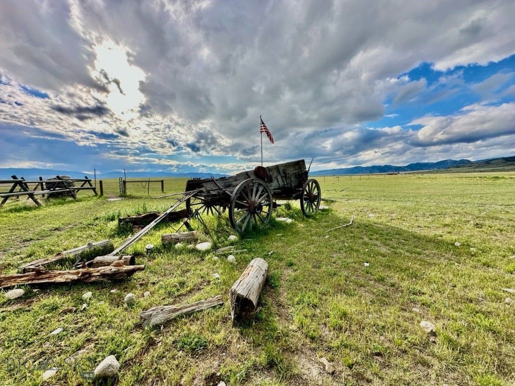 Address unavailable. photo 63