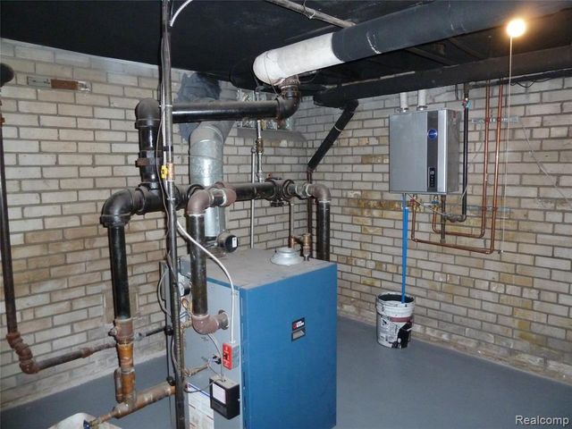 19925 Renfrew Road, Detroit, MI 48221