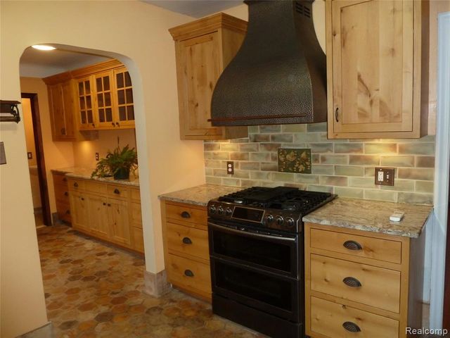 19925 Renfrew Road, Detroit, MI 48221