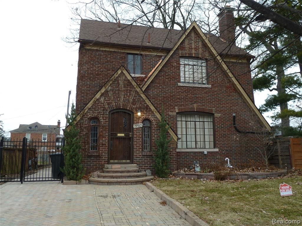 19925 Renfrew Road, Detroit, MI 48221