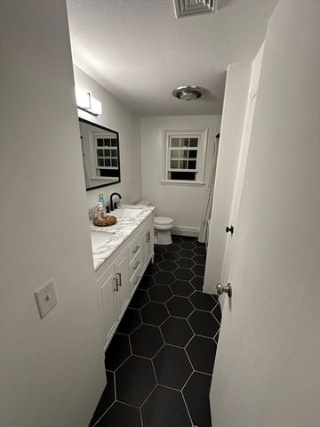 65 Lynnwood Ln, Worcester, MA 01609